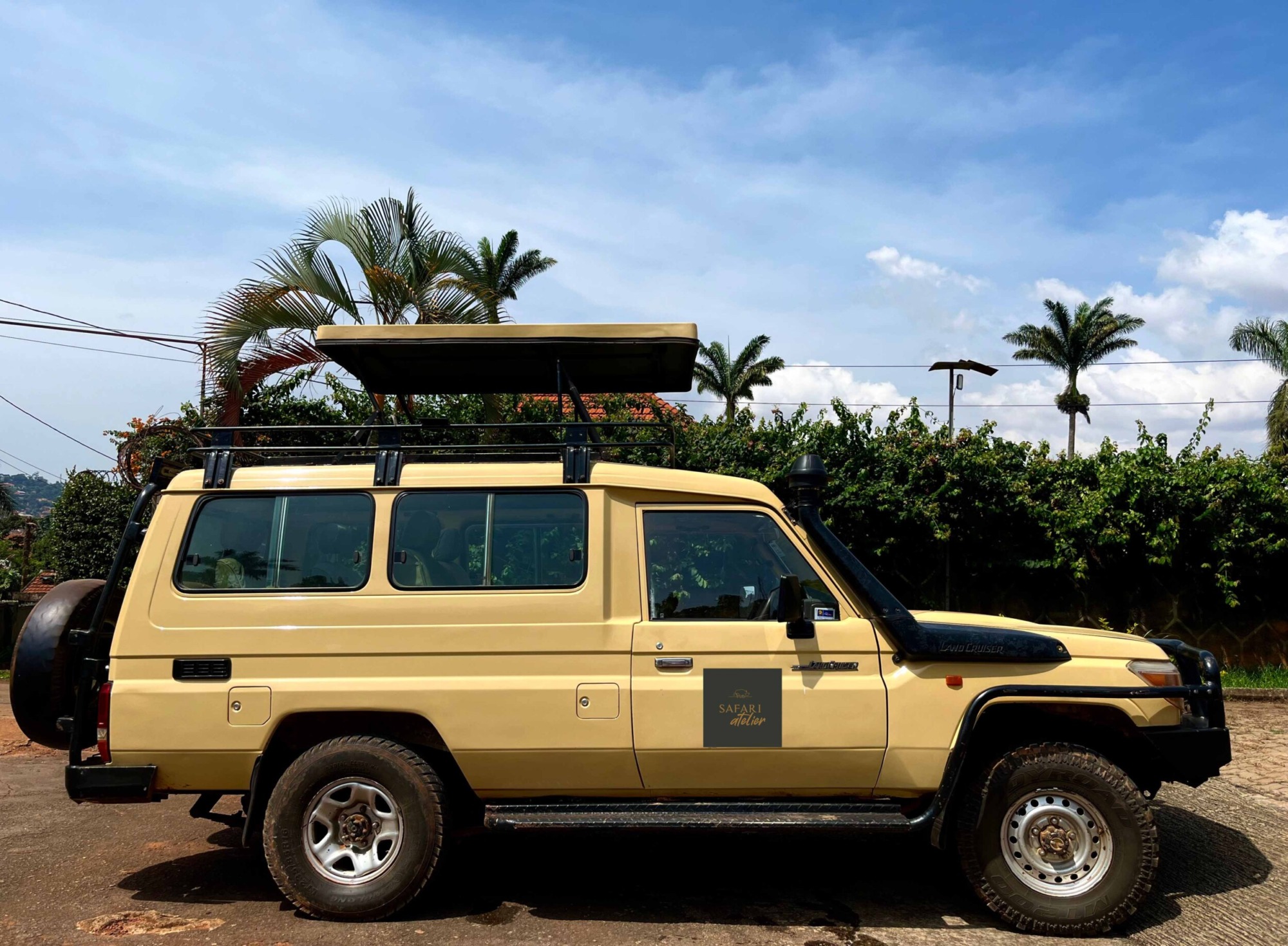 Met Safari Atelier op rondreis in Oeganda in een Landcruiser