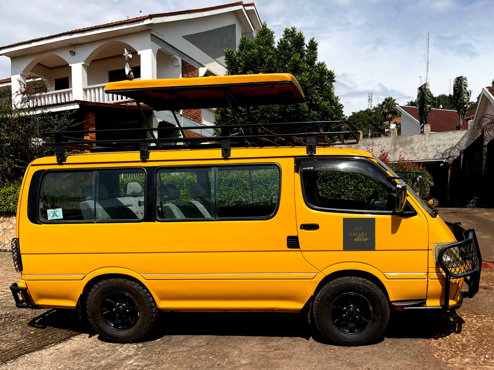 Met Safari Atelier op rondreis in Oeganda in een minibus