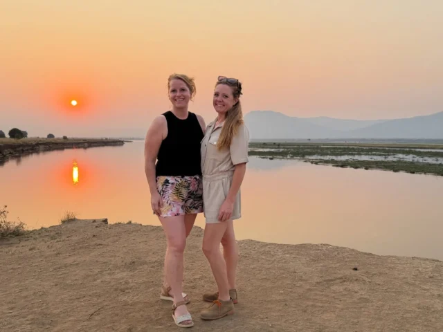 ✨Proost, op een reislustig, avontuurlijk en bijzonder 2026! ✨

Het jaar is alweer voorbij gevlogen. Enorm bedankt voor iedereen die in ons gelooft, die ons volgt, lieve en persoonlijke berichten stuurt en bij ons het vertrouwen neerlegt om een bijzondere reis samen te stellen. Het is een droom die dagelijks weer uitkomt dat we onze liefde voor Afrika met jullie kunnen delen!

Wij wensen je een geweldig nieuw jaar toe, een 2026 vol avontuur, bijzondere momenten en onvergetelijke reizen. Warme groet, Nicole & Lisa